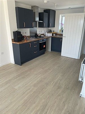 WHITE OAK LVT